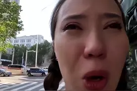 外国女子上海厕所丢手机，质疑中国不安全，深扒后发现她并不简单图片