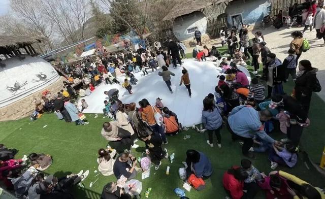 秋华未减，冬景将至，来炎帝影视基地赴一场秋冬的约会吧！