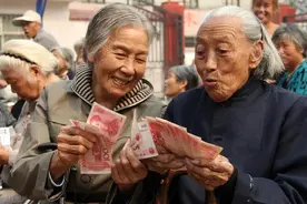 2025年养老金将迎新调整！1954年出生的人有福了，能多涨一笔钱！图片