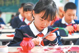 机器狗迎新、无人机表演、观摩糖塑制作……开学第一课超有戏图片
