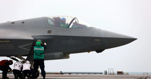 福建舰官宣入列，三航母战斗群成型，对世界的影响有多大？