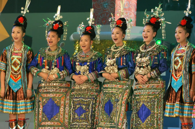 高能来袭！贵阳路边音乐会·花溪 | 乌兰牧骑60周年巡演奏响“敕勒歌林城谣”！