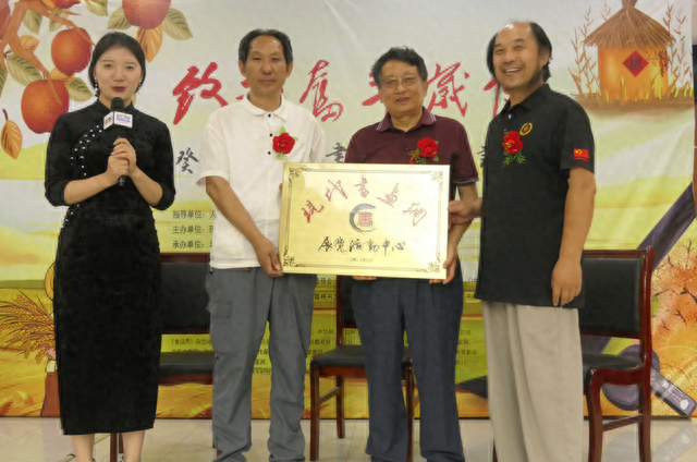 惠风滋润枝头秀 硕果金秋格外红--现代书画网携手书画名家扎根乡村