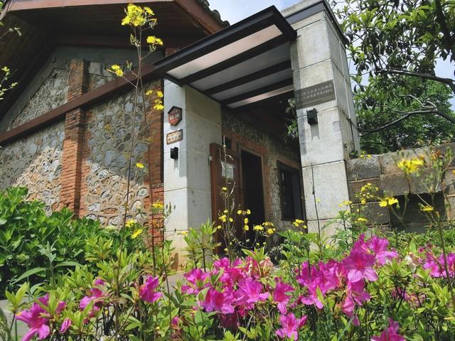 我在城里当保安，一个女业主总说她家下水道堵了，让我半夜去修