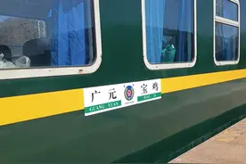 火车穿越秦岭图片