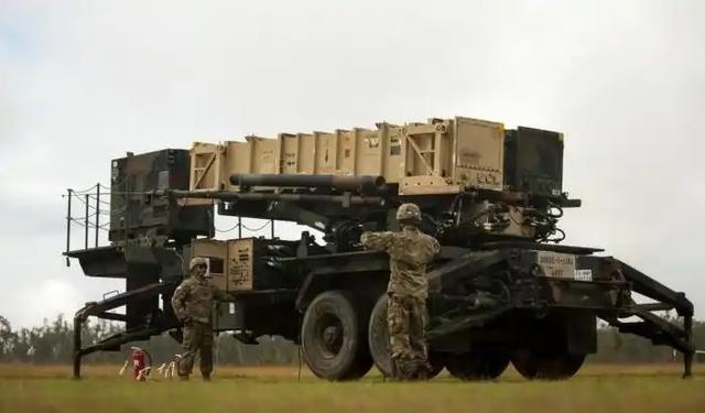 日本彻底撕下伪装，公然撕毁武器出口三原则，高市比想象的更危险