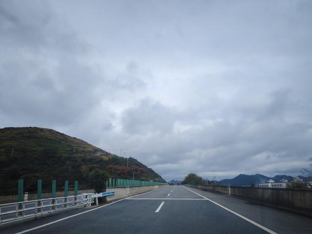 南行漫记：由四川宜宾去贵州兴义，面对重重大山路真的好难选