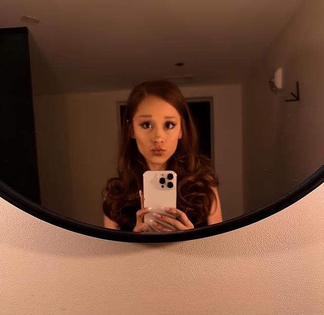 告别角色！Ariana换深棕发，感情争议不断，续集有望再创佳绩？