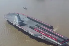14艘舰艇，220000吨排水量，福建号航母编队战力仅美国八成？图片