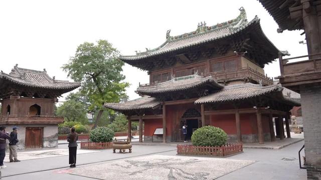 朔州：崇福寺景区人气火爆