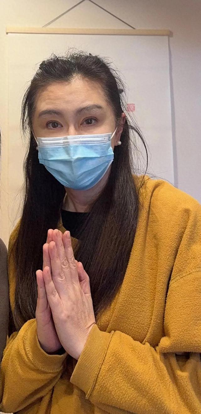 58岁王祖贤温哥华逛菜市场，大腹便便，穿裤衩拖鞋，女神形象全无