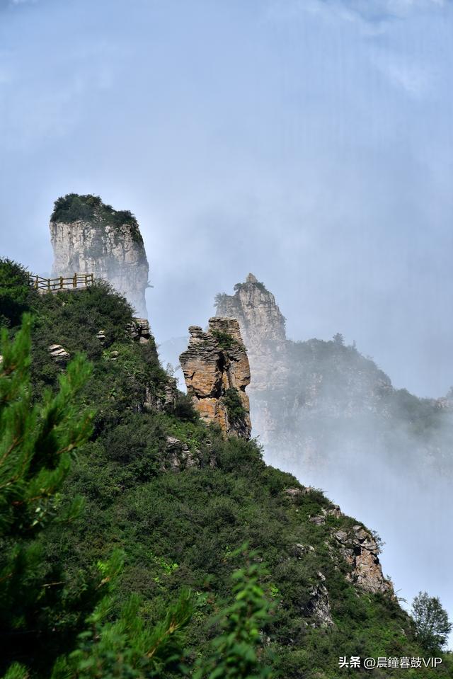 欧亚张家凹的奇峰和云海