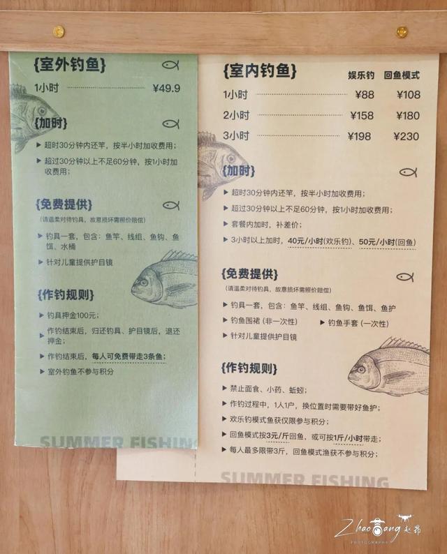 卡皮巴拉在屋里吹空调，小孩儿在吧台边钓鱼——