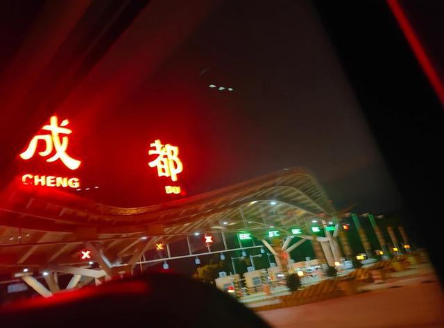 为何要建“反人类”大机场？位置在成都却远在简阳，专治拖延症