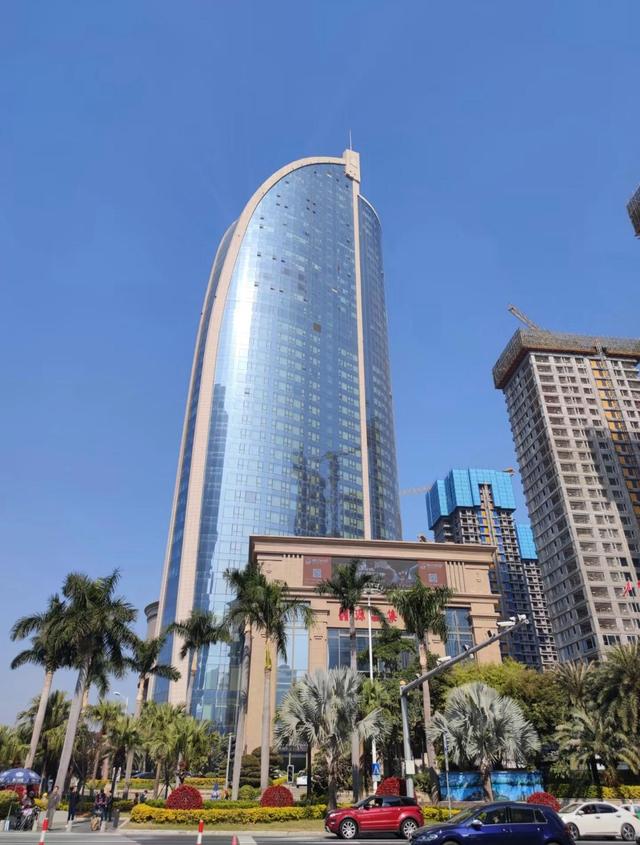 厦门源昌凯宾斯基大酒店，建筑高度197.6米，曾是福建最高的酒店