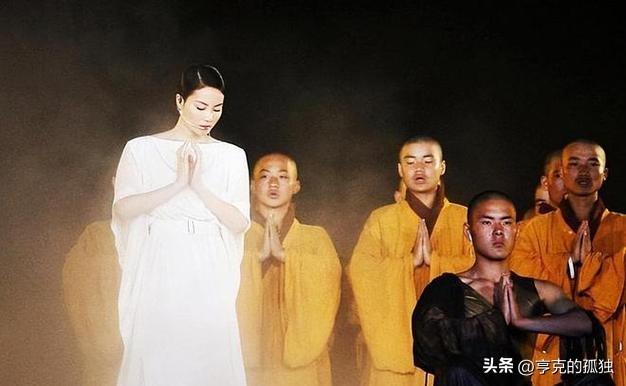 扒出萝卜带出泥！释永信事件14天后，常年信佛的王菲也意外被牵连