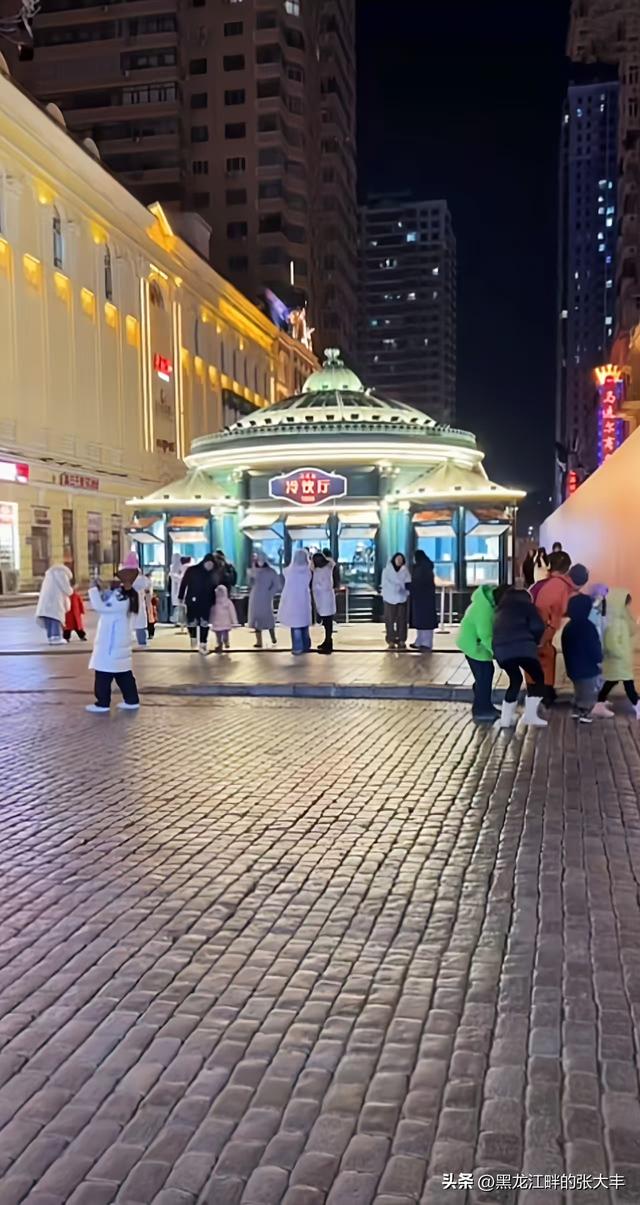 黑龙江省哈尔滨市中央大街上的马迭尔宾馆建筑