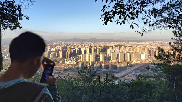 梅城西郊发现俯瞰梅城的最佳景点，一眼可见皇家名典金沙湾千佛塔
