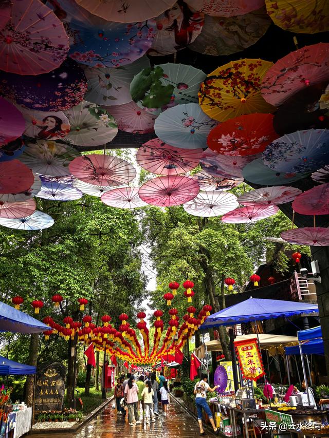 说这里是“川中第一镇”有些夸张，但是美食还是挺多，闲转还可以