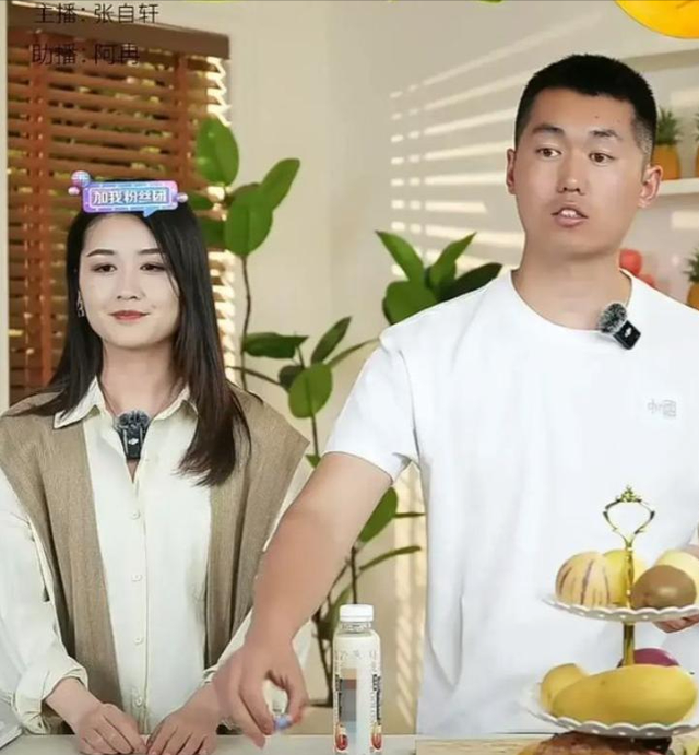 天安门最帅升旗手张自轩转业后，现状十分罕见，如今他后悔了吗？