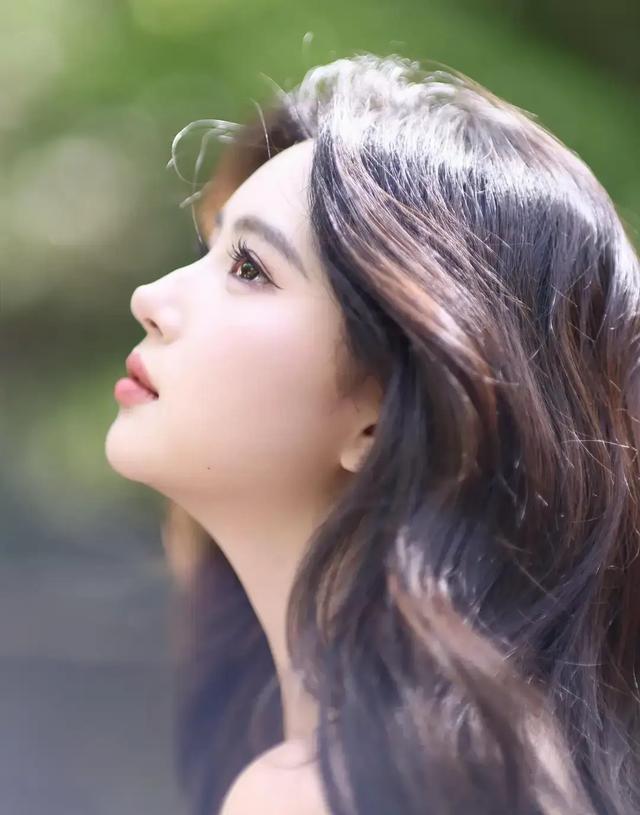 谁懂啊！北京这位校花也太绝了，167cm/44kg像从画里走出来的！