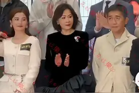 58岁刘嘉玲现身老公首映礼，一双腿引人注目，成为“焦点”！图片