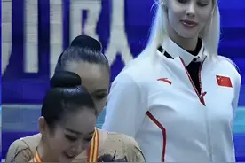 笑不活了，中国艺术体操俄籍美女外教回京，我在评论区笑晕过去图片