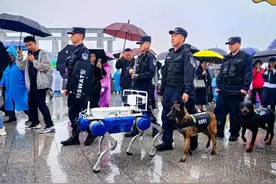 警用“机器狗”上线！“五一小劳模”再添硬核战力图片