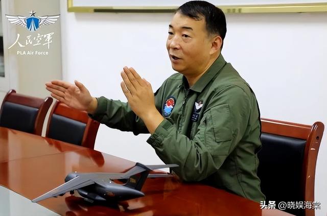 阅兵女机长身份曝光！私生活被扒牺牲太大，老公身份也不简单