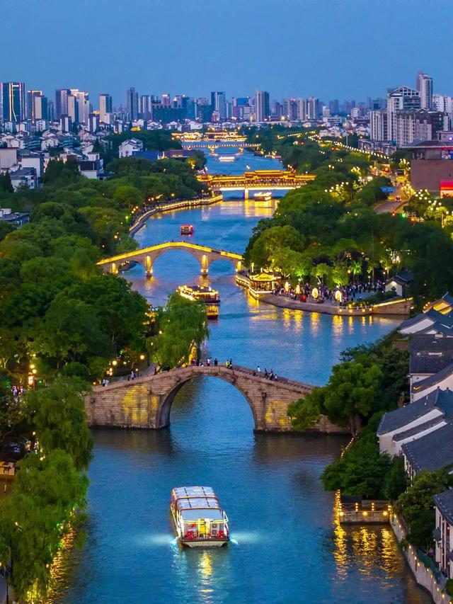 这座城市的机场争取史,足以成书