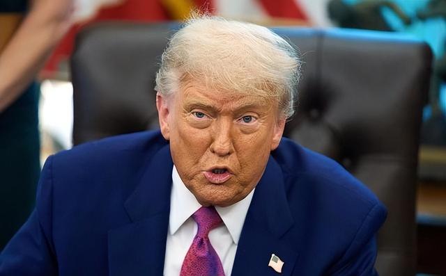 特朗普已经不装了？直接对台湾“改口”，中国统一进入高速车道了