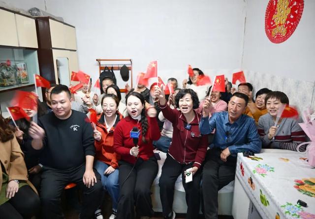 点火发射前，中国最年轻航天员父母的38小时