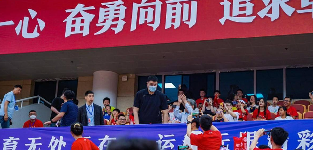 4亿换一个梦，“辞职”篮协主席的姚明，已经走上了另一条路