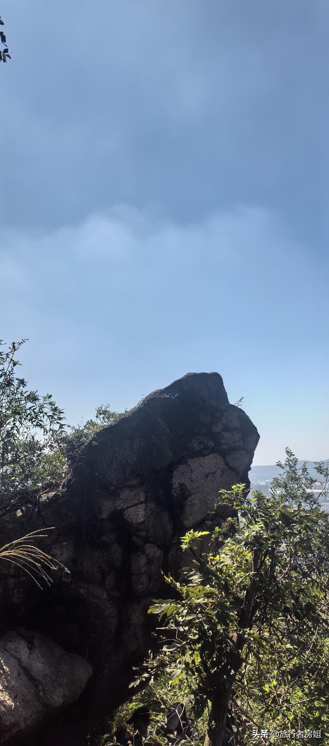 苏州大焦山不高的山峰却走出惊险之感，拍出了大片之作