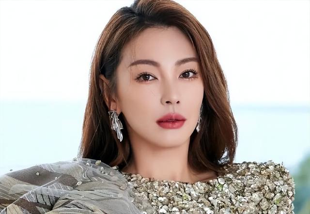 张雨绮越扒越有！代孕只是冰山一角，38岁的她终为“荒唐”买了单