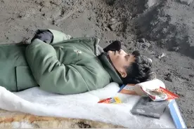 欠债百万住桥洞、离婚、锒铛入狱，星光大道草根歌手现状太落魄？图片
