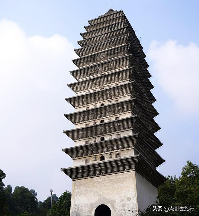 成都彭州被冷落的寺庙，殿宇壮观恢宏，位置堪称上乘，不要门票！
