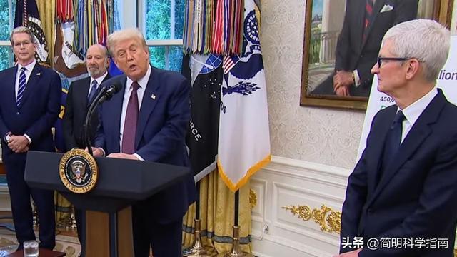 苹果赠送特朗普24K黄金雕像，决定率先在美国制造iPhone屏幕玻璃