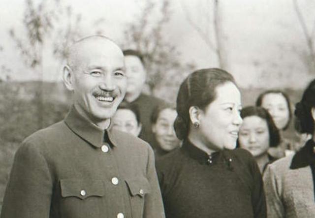 1965年，毛主席劝蒋介石回大陆，老蒋提出六个要求，毛主席：同意