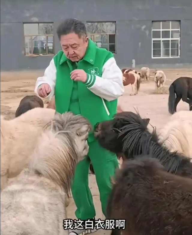 不查不知道一查吓一跳，坐拥北京60亩马场的于谦，私下到底有多壕