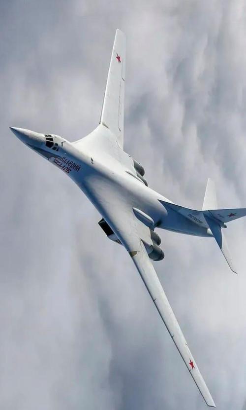 不到24小时，美军不宣而战！近百炸弹被投下，626次空袭惹恼全球