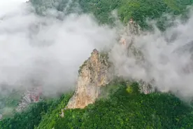 重庆巫山神女峰，毛爷爷为它写诗句，楚怀王更是做下不可描述之事图片