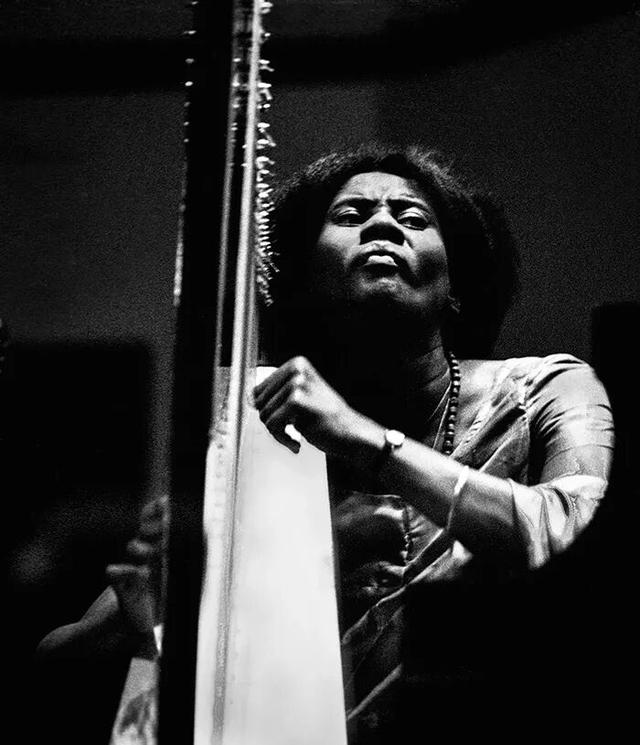 极乐之歌：爱丽丝·柯川的音乐修行