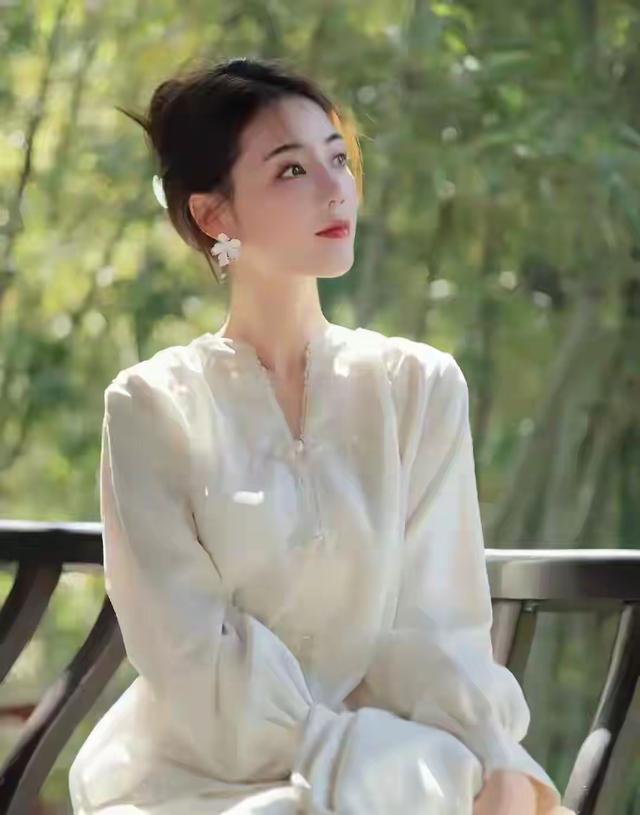 徐州一佳人仙姿玉色，堪称上帝吻过的容颜	，美得让人移不开眼