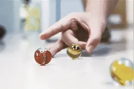 风靡的烟牌其实是爸妈“玩剩下的”？看看家长们的童年游戏都是啥→图片