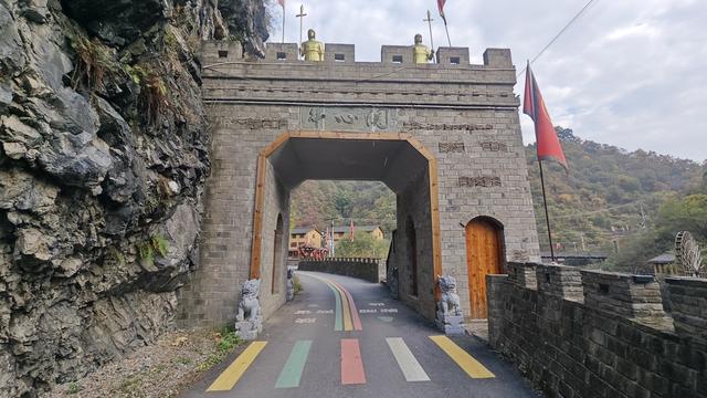 赏秋秦岭，摩旅商洛（04）陕南第一关，楚北第一门，打卡牛心关