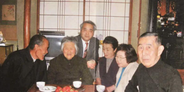她伪装中国人，曾与4个中国人结婚，临死前一张照片暴露其身份