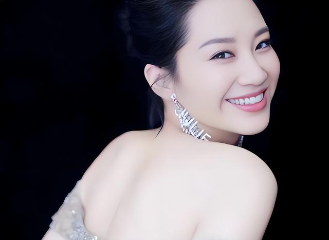 她一生 “风流成性、老少通吃”，撩汉无数，现如今56岁却依旧单身