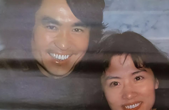 她一嫁演员祝延平，二嫁杜淳老爸杜志国，如今老了与儿子相依为命