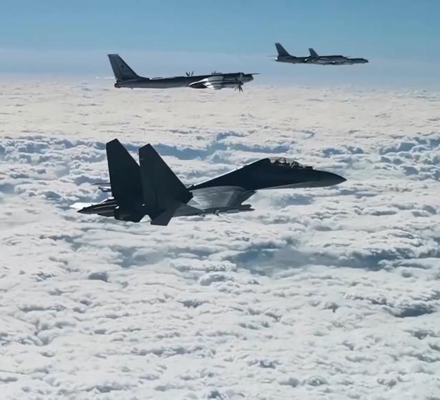 出大事了	，美俄同时警告日本，中国对日本打出王牌，高市开始急了